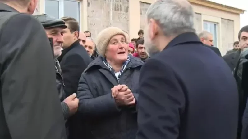 «Ըհը, հասանք բանկի փողերին. չենք տալու, պահելու ենք մեզ». վարչապետը կատակեց ավանդների հարցով