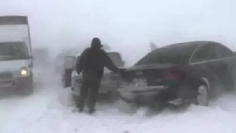 ՏԵՍԱՆՅՈՒԹ. Ձնաբուքի պատճառով 48 մեքենա է բախվել. վիրավորները հոսպիտալացվել են