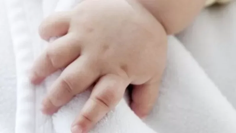 Երեխաների ապօրինի որդեգրման գործով Ռազմիկ Աբրահամյանից բացի ձերբակալվել է նաև 2 անձ . նոր մանրամասներ