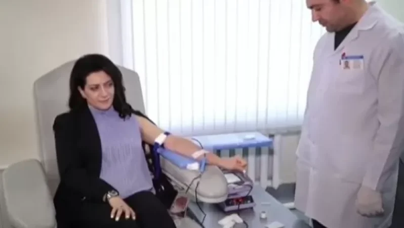 VIDEO: Anna Hakobyan Donates Blood Live on Air