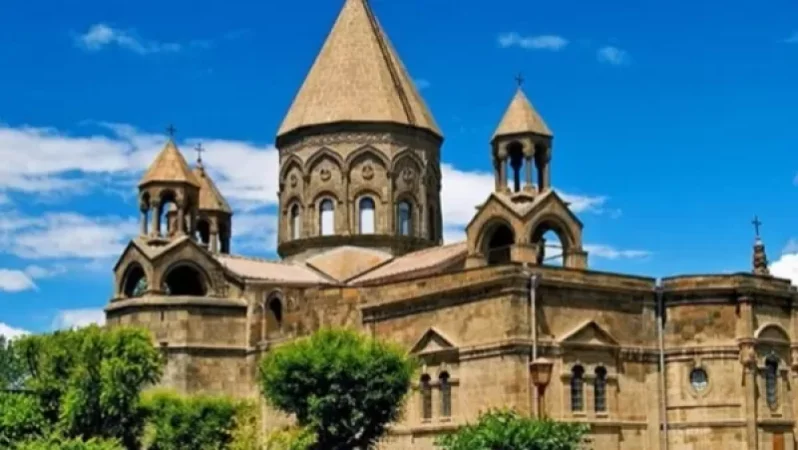 Մայր Աթոռը 50 հազար դոլար է փոխանցել Լիբանանի հայոց թեմին