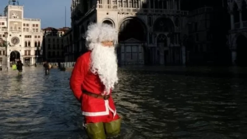 Վենետիկում Ծննդյան տոների նախաշեմին փողոցները վերստին ջրի տակ են անցել