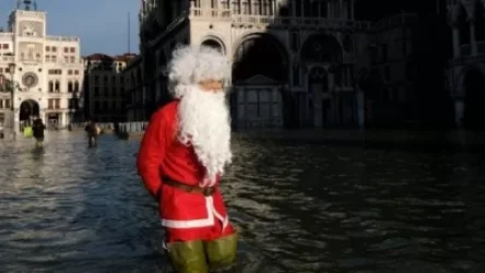 Վենետիկում Ծննդյան տոների նախաշեմին փողոցները վերստին ջրի տակ են անցել