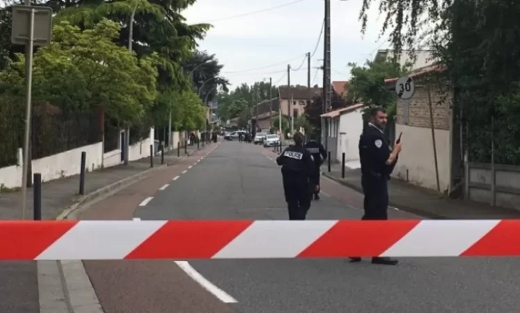 Ֆրանսիայում անհայտ անձը մարդկանց պատանդ է վերցրել և սպառնում է կրակ բացել