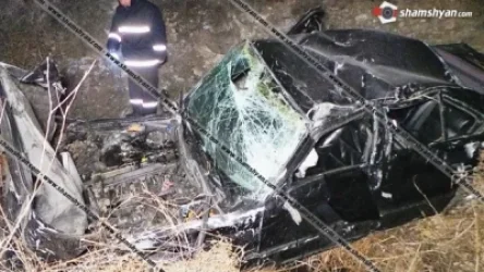 Մեքենան բախվել է երկաթե արգելապատնեշներին և 150 մետր գլորվել ձորը