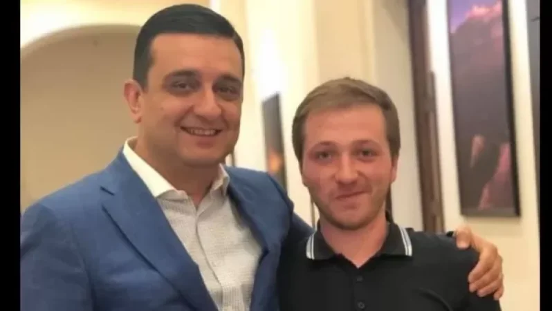 Ռոբերտ Աբաջյանի եղբայրը հիվանդանոցի պատի տակ սպասում է, որ անձամբ խոսի զինհաշմանդամ Վահեի հետ. ԵՊԲՀ ռեկտոր