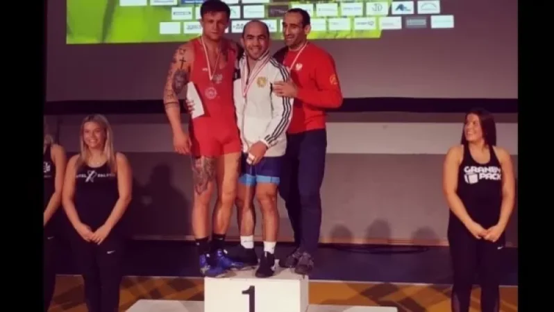 Արսեն Ջուլֆալակյանը՝ ոսկե մեդալակիր