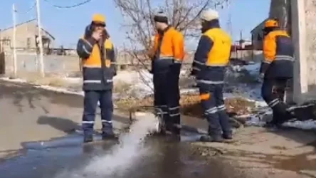 ՏԵՍԱՆՅՈՒԹ․ Ահազանգ՝ «Վեոլիա Ջուրը»  դիտահորի ջուրը փողոց է բաց թողնում․ սառույցի է վերածվելու