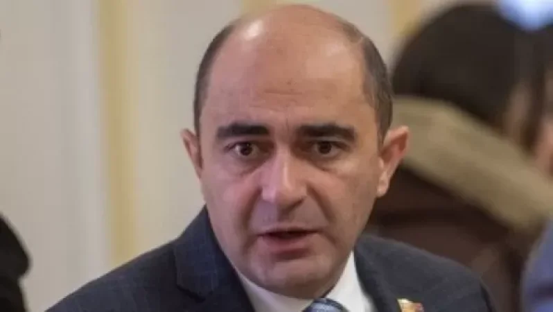 Տղաներ եւ սիրելի աղջիկներ, էսօր կաք, վաղը չկաք, ձեզ նորմալ պահեք. Մարուքյան