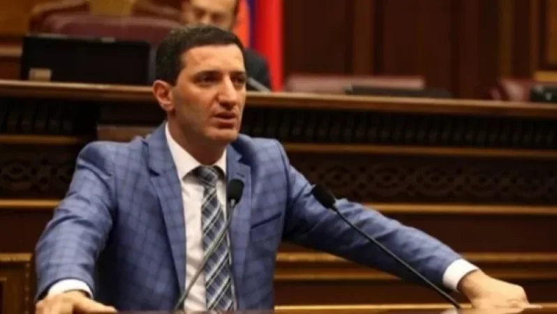 Կառավարությունը և «Իմ քայլը» կողմ են  Պետրոսյանի առաջարկած նախագծին