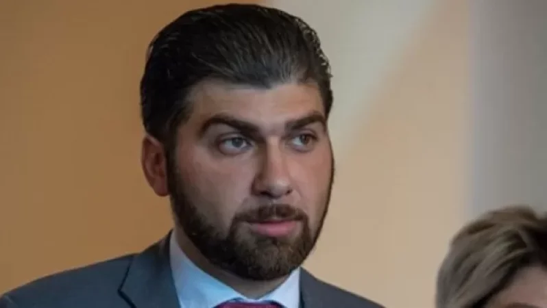 Ավստրալիայում աղվեսը կերակրում է հրդեհների արդյունքում մորը կորցրած կոալայի ձագերին. Սանասարյանի գրառումը