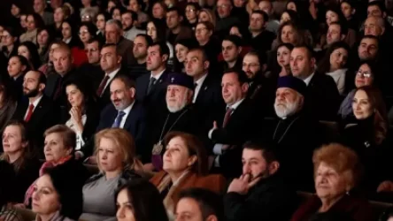 Քաղաքական վերնախավը և Կաթողիկոսը ներկա են «Հարսանիք թիկունքում» ներկայացմանը
