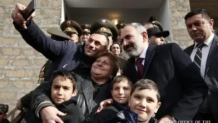 Փաշինյանն Արցախի Շահումյանի շրջանում ներկա է գտնվել սպաների բնակարանամուտի արարողությանը