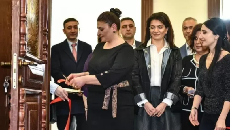 Աննա Հակոբյանը ներկա է  «Հայրենիքի պաշտպանի վերականգնողական կենտրոնում» Արմենակ Ուրֆանյանի անվան դահլիճի բացմանը