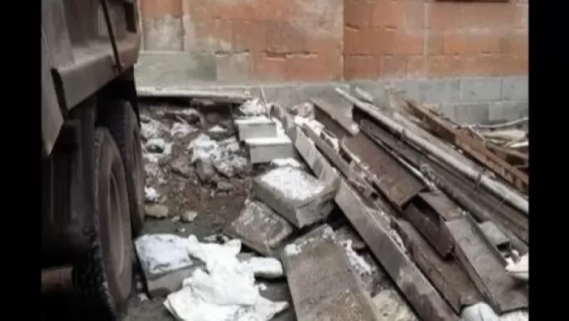 «Ժողովուրդ»․ Հյուրանոցի կառուցման համար 200-ամյա շենքը քանդվում է