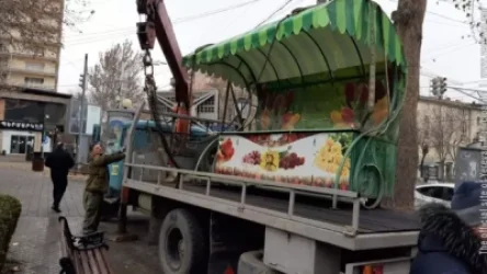 Ապամոնտաժվել են եկեղեցու դիմացի ծաղկի տաղավարը