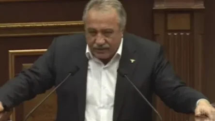 Էս դահլիճից արյունի հոտ է գալիս․ Սասուն Միաքայելյան