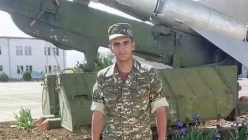 Մահացած զինվորի մորը տղայի նկարով նամակ են գրել. «Մամ ջան, ո՞նց ես», տակն էլ՝ «պաչիկ»․  Forrights.am