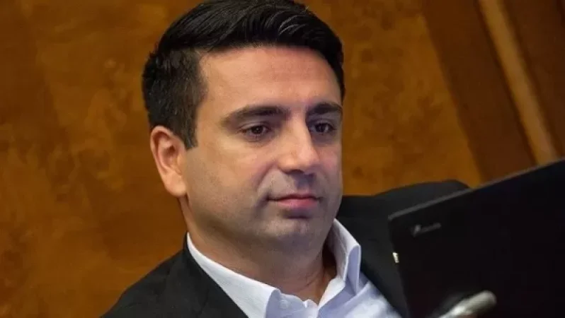 Ոտքի՛, ժողովուրդն է գալիս․ Ալեն Սիմոնյանը՝  Էդգար Ղազարյանին