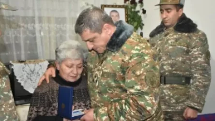 Պետական պարգևները հանձնվել են ձնահյուսի հետևանքով զոհված զինծառայողների ծնողներին