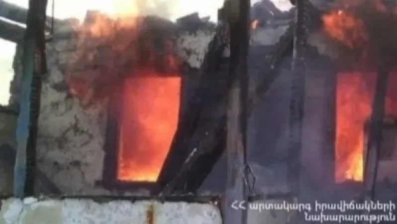 Երեւանում վագոն-տնակն ամբողջությամբ այրվել է
