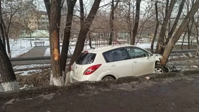 Ծառերի մեջ վթարված մեքենա է հայտնաբերվել վրան էլ արնանման հետքեր. ՈՍ