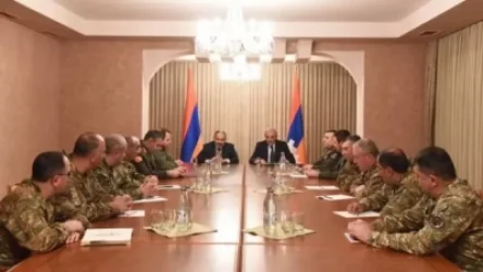 Նիկոլ Փաշինյանը Արցախում ԶՈՒ ղեկավար կազմի հետ խորհրդակցություն է անցկացրել
