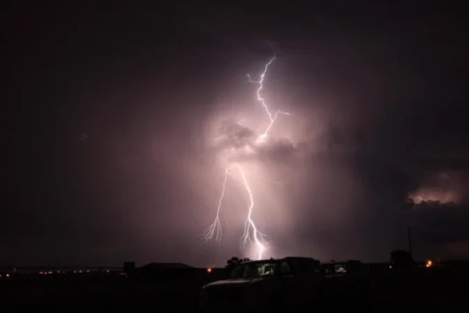 Հայաստանի մի շարք վայրերում այս պահին որոտում են գարնան առաջին ամպրոպները