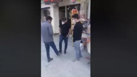 ՏԵՍԱՆՅՈՒԹ. Իրանում կորոնավիրուսի պատճառով մարդիկ միմյանց ոտքով են բարևում