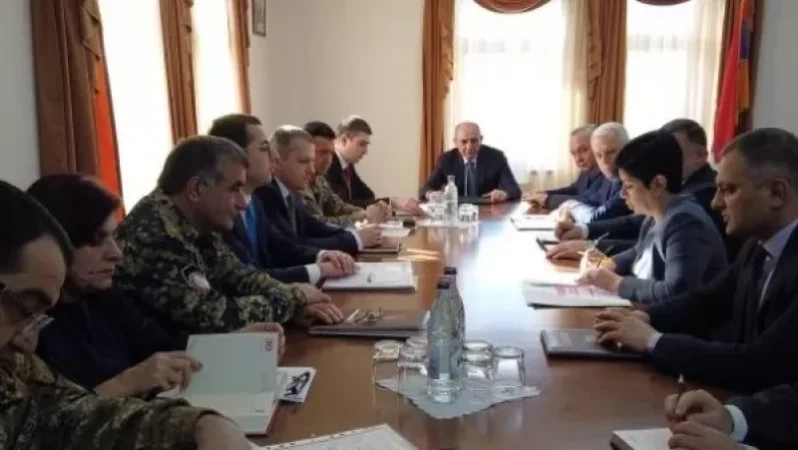 Բակո Սահակյանը կորոնավիրուսի կանխարգելման աշխատանքներին նվիրված խորհրդակցություն է հրավիրել