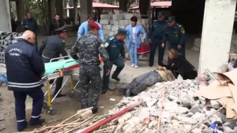 Բետոնը պոկվել է և ընկել տղամարդկանց վրա. նրանցից մեկը մահացել է