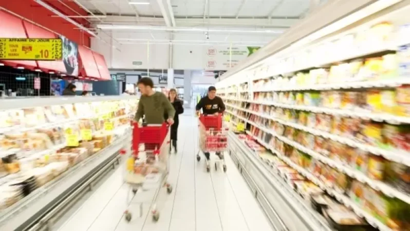 Ֆրանսիացիները առաջին անհրաժեշտության մթերքների պաշար են հավաքում