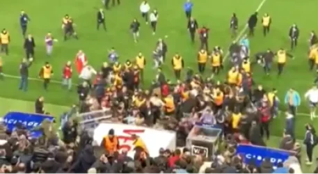 ՏԵՍԱՆՅՈՒԹ․ Ծեծկռտուք՝ թուրքական ֆուտբոլային ակումբի երկրպագուների և մյուս ակումբի ֆուտբոլիստների միջև