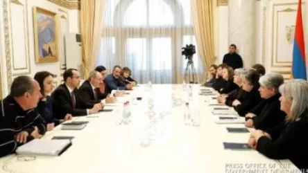 Փաշինյանը սևազգեստ մայրերին առաջարկել է ձևավորել համատեղ այլընտրանքային քննչական խումբ