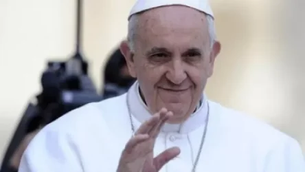 Հռոմի պապը կոչ է արել քահանաներին հանդիպել կորոնավիրուսով վարակվածների հետ