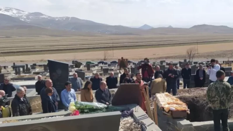 Գյումրիում ծեծի հետևանքով մահացած 43-ամյա կնոջ թաղմանը հարազատներից ոչ ոք չի մասնակցել