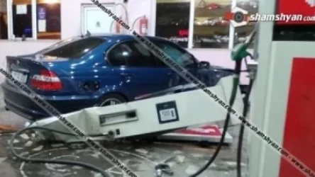 Երևանում BMW-ն կոտրել է բենզալցակայանի լիցքավորման սարքն ու բախվել շինության պատին. կա վիրավոր