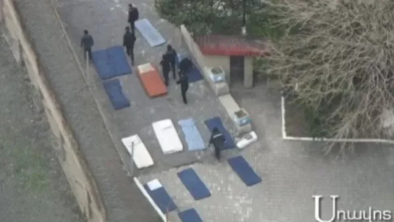 Վատառողջ դատապարտյալները գիշերել են հիվանդանոցի բակում. Аravot.am