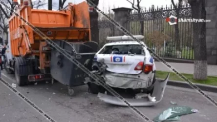 ԱԺ դիմաց Mercedes-ը բախվել է ճանապարհային ոստիկանի ավտոմեքենային, վերջինս էլ՝ աղբատար բեռնատարին