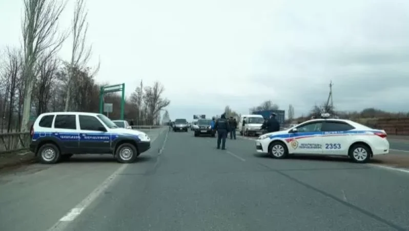 Հրազդանի մուտքի մոտ տեղակայված է ոստիկանական հսկիչ պահակակետ. համայնքի ղեկավար Սևակ Միքայելյան