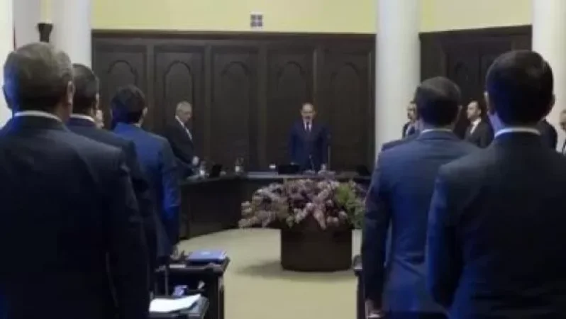 Կառավարությունը նիստն սկսեց ապրիլյան պատերազմի զոհերի հիշատակը հարգելով