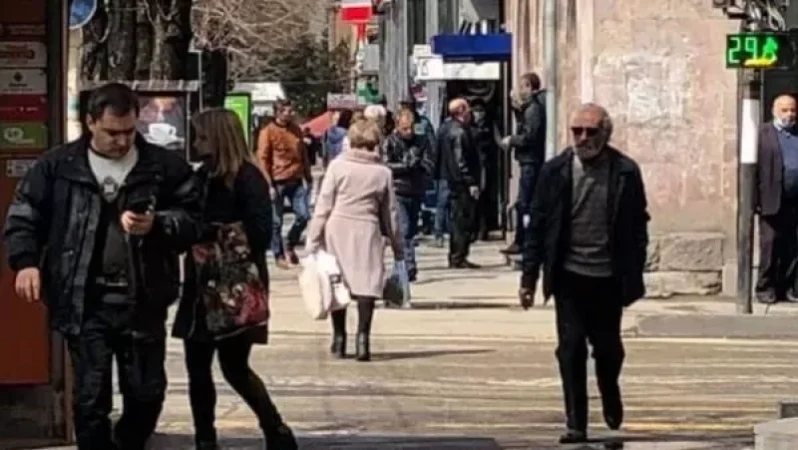 Վանաձորում մարդկանց կուտակումների պատճառը աշխատավարձերը, թոշակները կանխիկացնելն է. Մամիկոն Ասլանյան