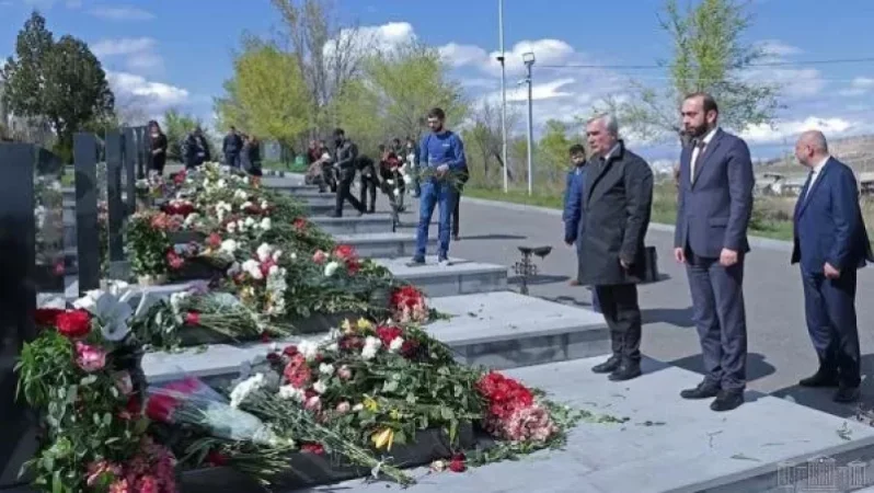 Խոնարհվեցի հայրենիքի պաշտպանության ժամանակ ընկած հերոսների շիրիմների առջեւ․ Միրզոյան