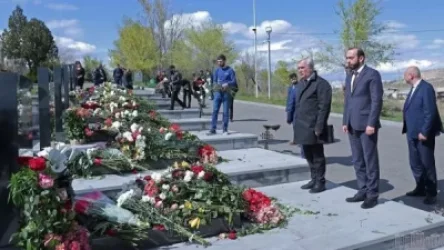 Խոնարհվեցի հայրենիքի պաշտպանության ժամանակ ընկած հերոսների շիրիմների առջեւ․ Միրզոյան