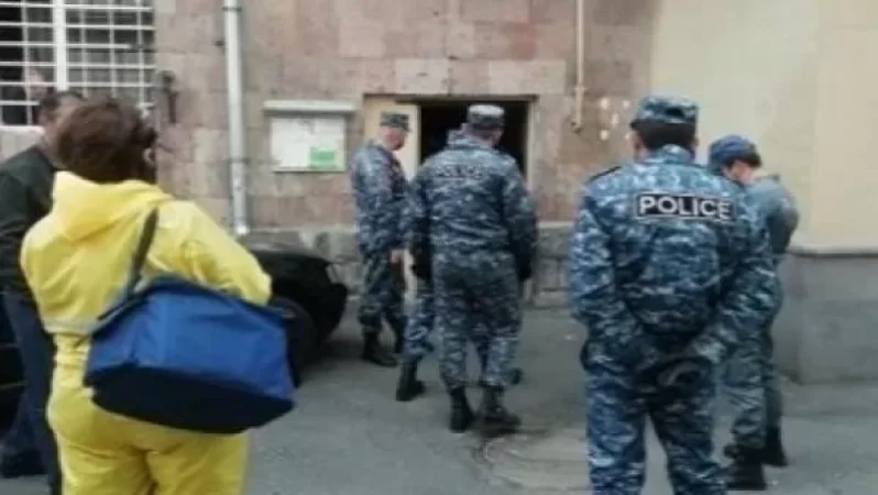 Մարգարյան փողոցի բնակարանի պատուհանից նկատել են, որ ներսում դի կա