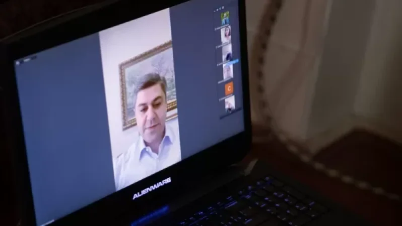 Արթուր Վանեցյանը հեռավար դաս է անցկացրել Քաշաթաղի դպրոցականների հետ