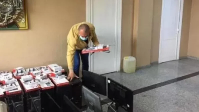 16 դպրոցների անապահով ընտանիքների երեխաներին տրամադրվել են համակարգիչներ