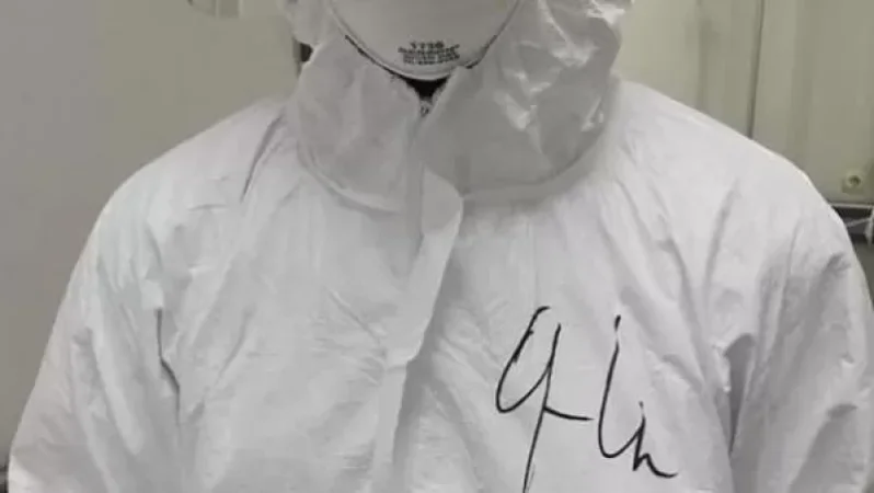 Լուսանկարներ․ Բուժանձնակազմի պաշտպանիչ հագուստի վրա նշված են անունները