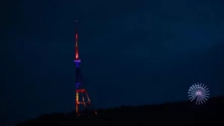 Կանգնած ենք ձեր կողքին. Թբիլիսիի հեռուստաաշտարակը լուսավորվել է ՀՀ դրոշի գույներով