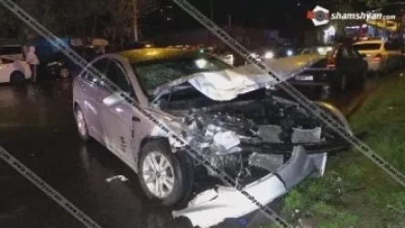 Քիչ  առաջ 6 ավտոմեքենայի մասնակցությամբ վթար է տեղի ունեցել «Ալմաստ» գործարանի մոտ